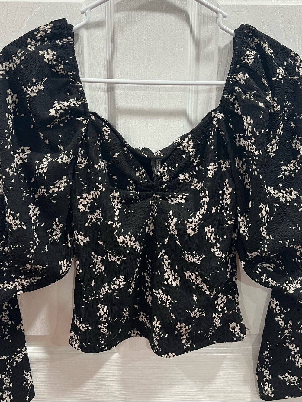 Anthropologie NWT Black Floral Blouse Long Sleeve Ruched Front Puff Sleeve Sz XS